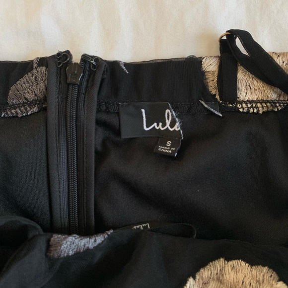 COPY - Lulu’s lace floral dress 🖤 - Picture 5 of 15